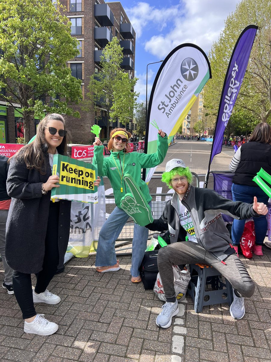 Were ready to cheer the runners on at mile 9 of the #LondonMarathon 🎉