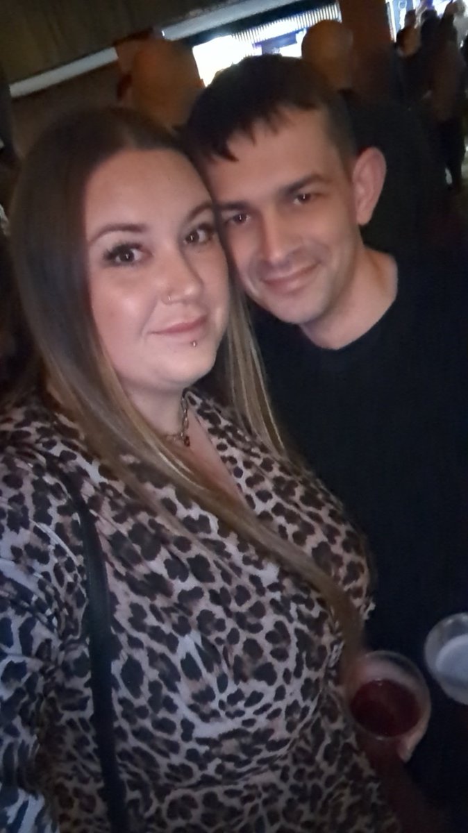 PrinnieSwitchUp's tweet photo. Amazing night lastnight seeing tom walker live. One of the only artists we can agree on 😂😂. He absolutely smashed it. Then nic got smashed in the car on the way home but we forgot to film it 😞 https://t.co/WrqoRhPjIl