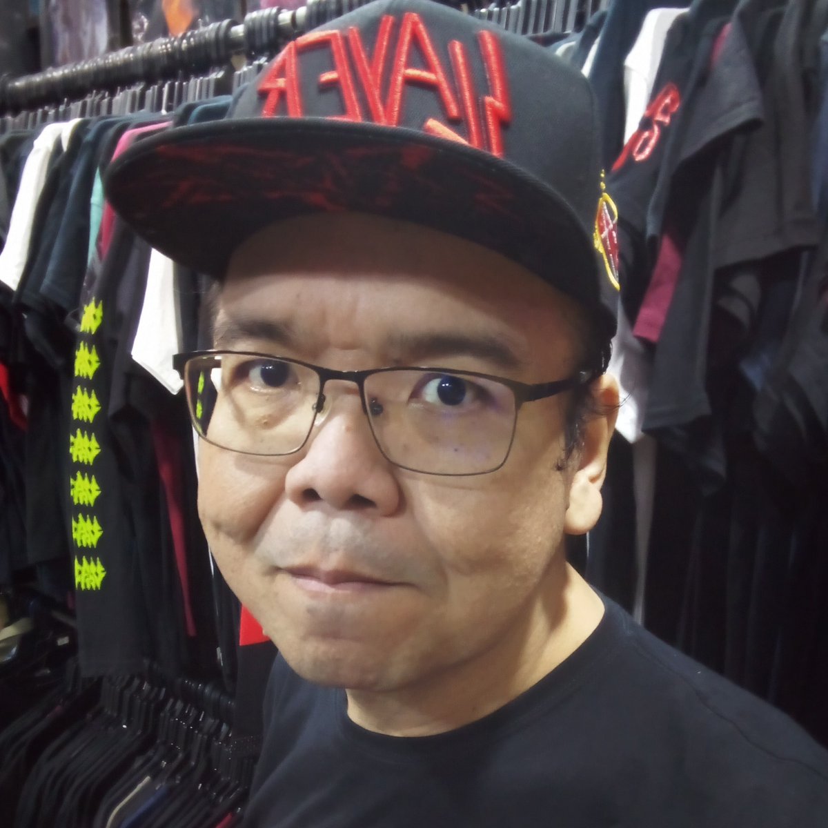 Shadowed_Grace's tweet photo. #selfie #bored #metalhead #musicstore #wanderlust #mallcrawler #justforfun https://t.co/2GkXELUgD1