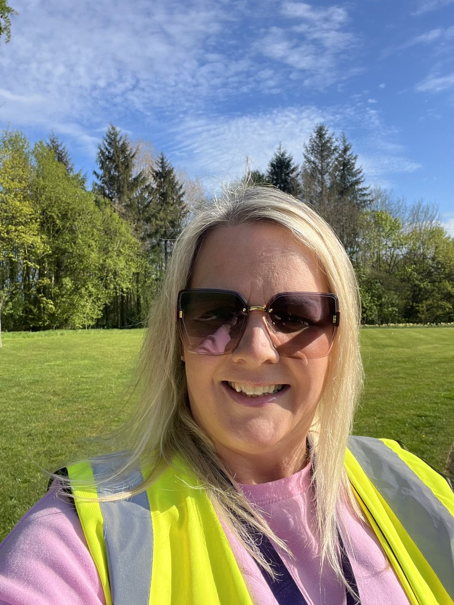 Lovely sunny morning at Magherafelt juniors @parkrunUK  🦺 my 100th volunteer occasion at Magherafelt and 243rd so far. George’s 75th volunteer and Little Miss was flying and leading warmup too💕#loveparkrun #volunteer #parkrunfamily