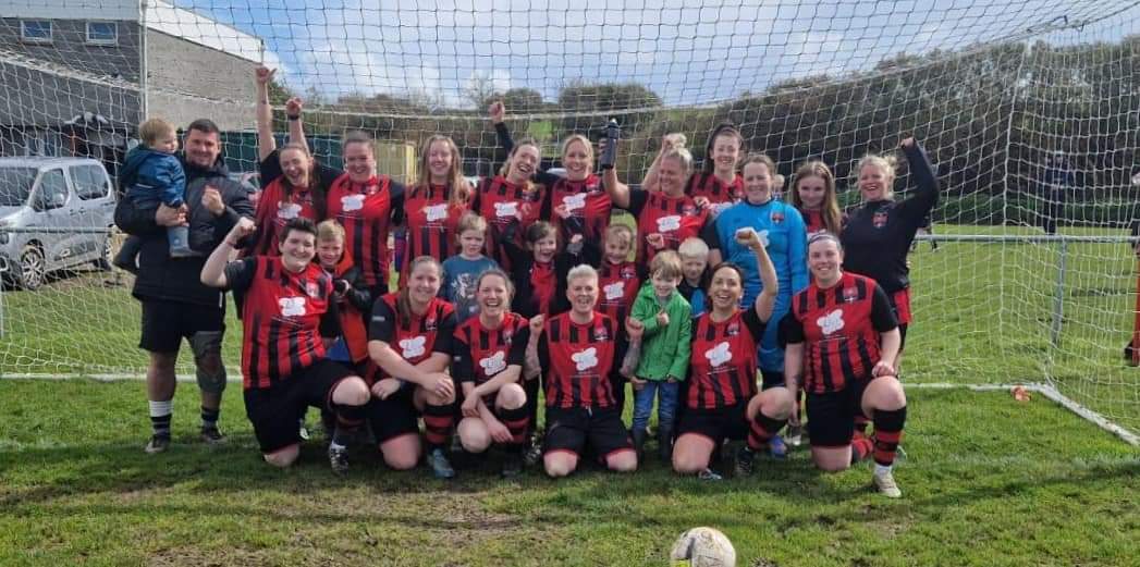 Happy birthday Gaffer @thedanhorler 
The only way to celebrate turning 30 is by travelling to Callington!
Let's make sure we get you the 3 points!
@4Lilyfoundation
@Omniaoutsource @HealeysCyder #1000flags #stirangardenandhomeservices #upthereds #gafferturns30
#redruthunitedladies