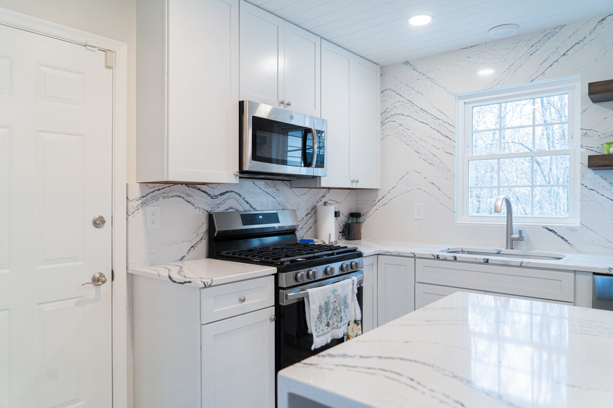 Whisk away the weekend in this pristine kitchen where white reigns supreme, blending timeless elegance with modern sophistication—another VKB Kitchen and Bath masterpiece! 🍳💎 Can you picture your family gatherings here? 🏡✨ #VKBRemodel #DreamKitchen