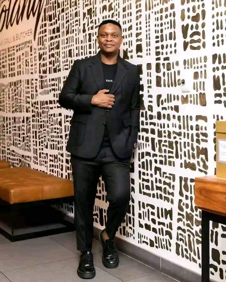 PopelaAggrey's tweet photo. Waking up on a perfect sunnyday but our hearts are sour. Lawlessnes continues win. Anarchy, greediness and chaos thriving...no one will be arrested again. Our heroes are murdered...RIP #Mashata MC . Modern day Pitori.Who's next? https://t.co/TJP4LasrrQ