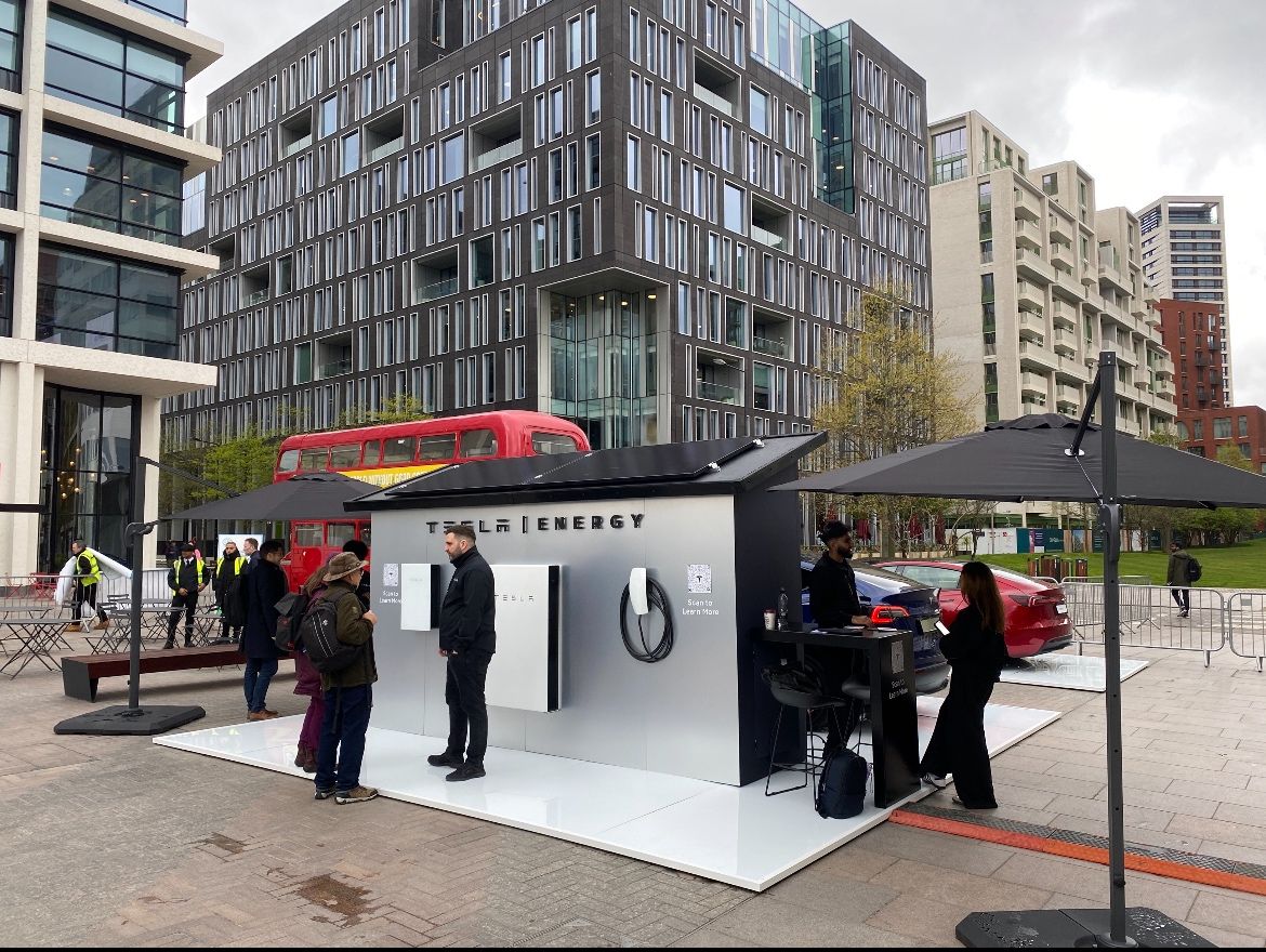 Tesla are in Kings Cross London this weekend at Londons EarthFest Festival showcasing all @TeslaEnergy products! If you are nearby stop by and say Hi to the team ❤️ @TeslaEurope 📸 Chris Penders LinkedIn