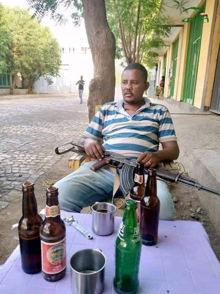 JoeTseGy's tweet photo. "እዚ ኣብ ምስሊ ትርኢዎ ዘለኹም ተወላዲ ኣም*ሓራ ነባርነቱ ምዕራብ ትግራይ ወረዳ ሰቲት ሑመራ እንትኸውን ሽ��� ድማ"#ኣንጋው_ጥላሁን"እዩ ዝበሃል።ድሕሪ እቲ ኩነታት ምፍጣሩ ወረርቲ ሓይልታት ምዕራብ ትግራይ ኣብ ዝተቆፃፀረሉ እዋን ጀሚሩ ኣብ ልዕሊ https://t.co/7KReQgN2PS