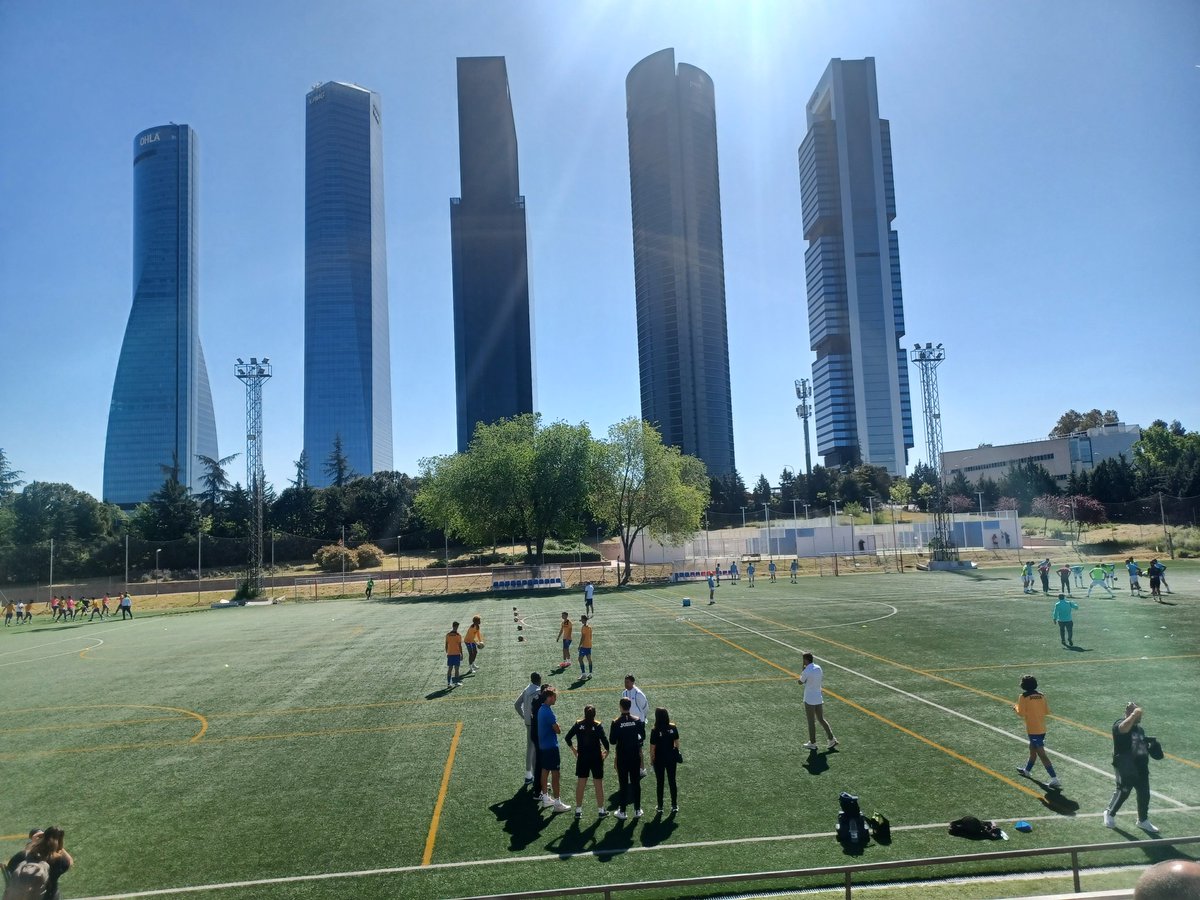 Me han hablado muy bien del Gabi Fernández entrenador. El ex atlético tiene al Geta B en play off. Vengo a verle jugar pq en media hora el @UnionAdarve coge el último tren. Gran partido ⚽️⚽️⚽️