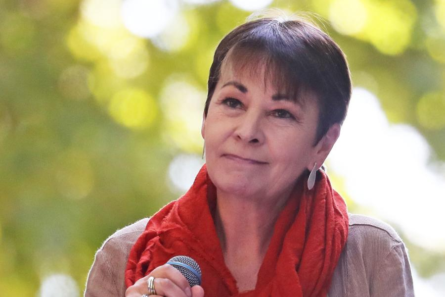 ScotNational's tweet photo. 🗣️ 'It struck me that while those conversations are happening, we’re not even beginning to think about that in England' 

Speaking to the Sunday National, @CarolineLucas said England must start talking about its future outside the UK https://t.co/tVahN0IWRT