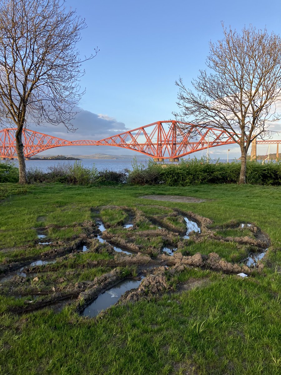 ⁦@edinhelp⁩ please can you require the contractor to return to put this right, and ask for compensation for Queensferry council taxpayers. It’s at The Binks carpark off Hopetoun Road. Thanks