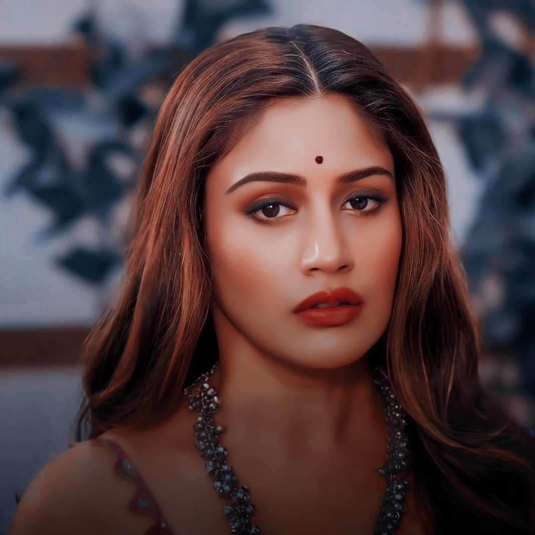 🤎🍂🎻🪞
・┆✦ #SurbhiChandna ✦ ┆・