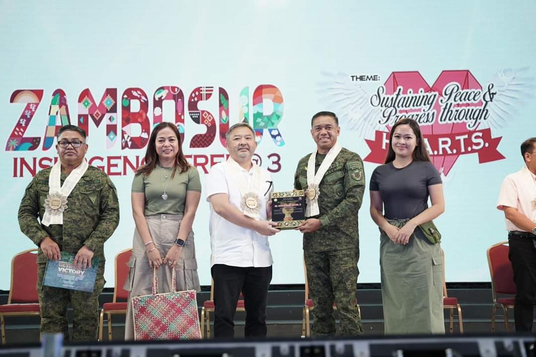 LOOK: AFP Chief congratulates Zamboanga del Sur’s 3rd year as insurgency-free province Photos by: SSg Rey Ambay PA/PAOAFP Read: facebook.com/share/p/2bYxno… #AFPyoucanTRUST #OneAFPOnePhilippines #StrongAFPStrongPhilippines