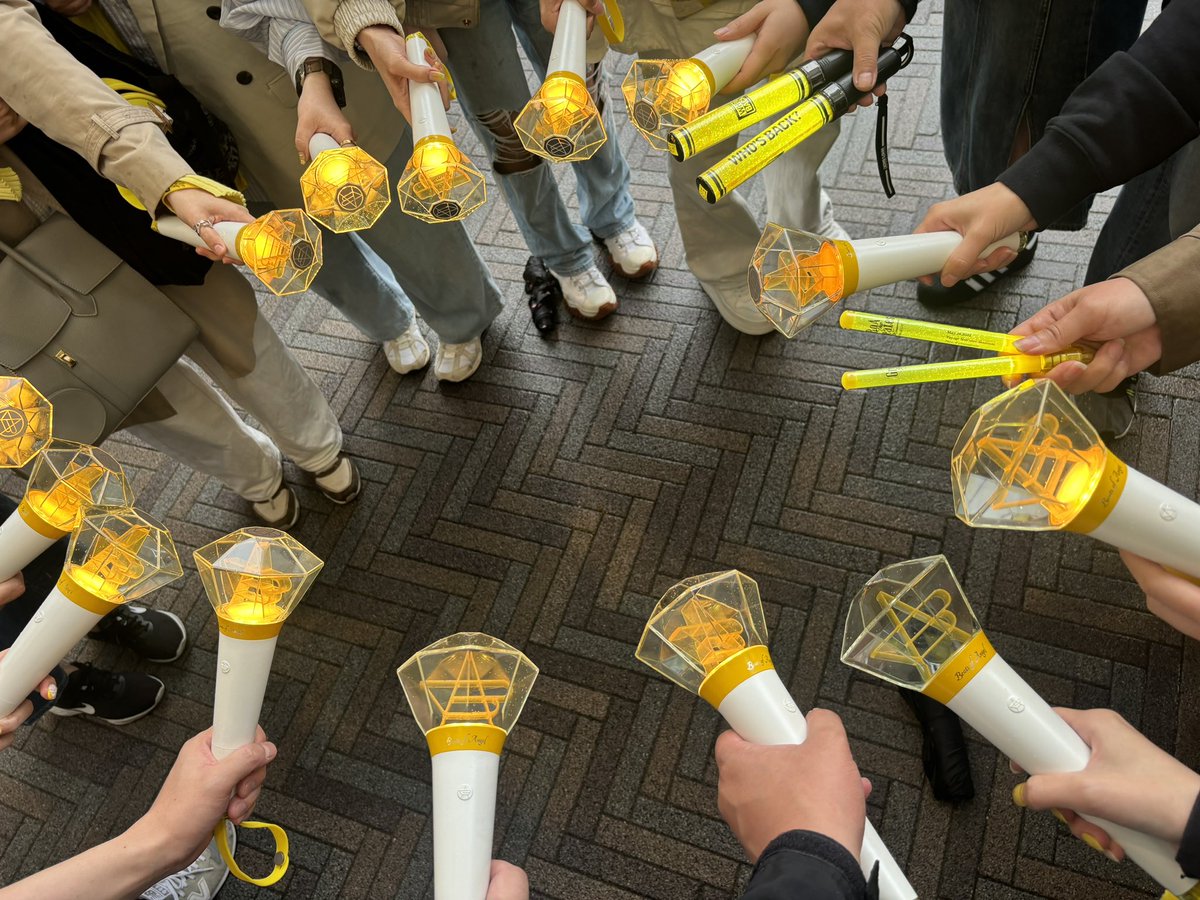 solt1217's tweet photo. BoAのペンライト集合写真に参加してくださりありがとうございました😁😁 https://t.co/2t68lZDqfa