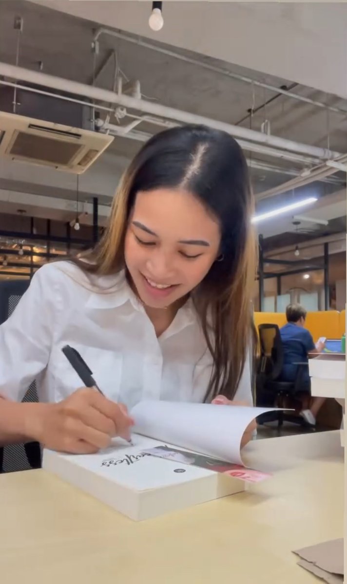 jonaxxbbs's tweet photo. jonaxx signing Heartless (English Ver.) books!

The signed copies will be available at the PBF 2024! https://t.co/LMiO0bEDJU