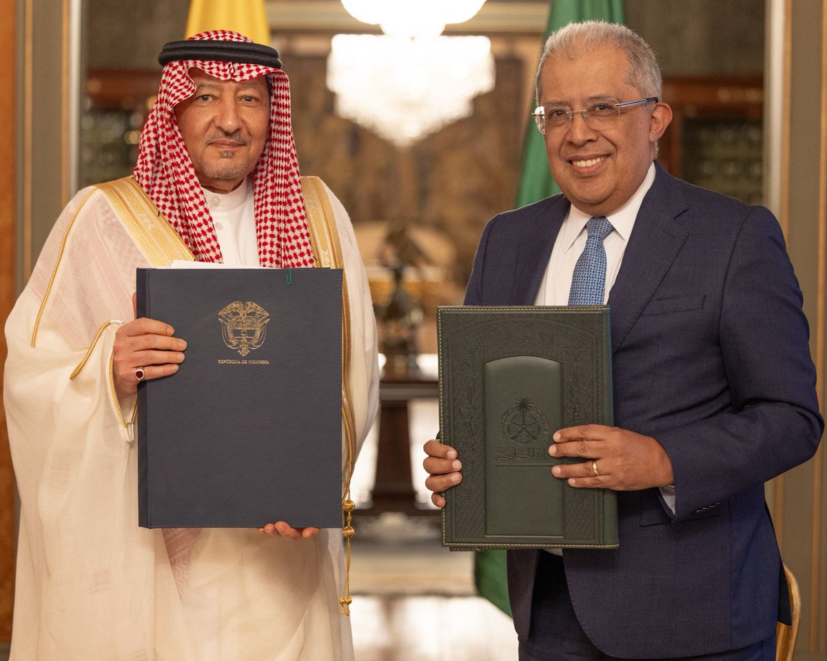 #Bogotá | Vice Minister of Foreign Affairs, H.E @W_Elkhereiji and H.E Francisco José Coy Granados, Vice Minister of Foreign Affairs of Colombia, signed an MoU for academic cooperation and an MoU for political consultations between the foreign ministries of the two countries. 🇸🇦🇨🇴