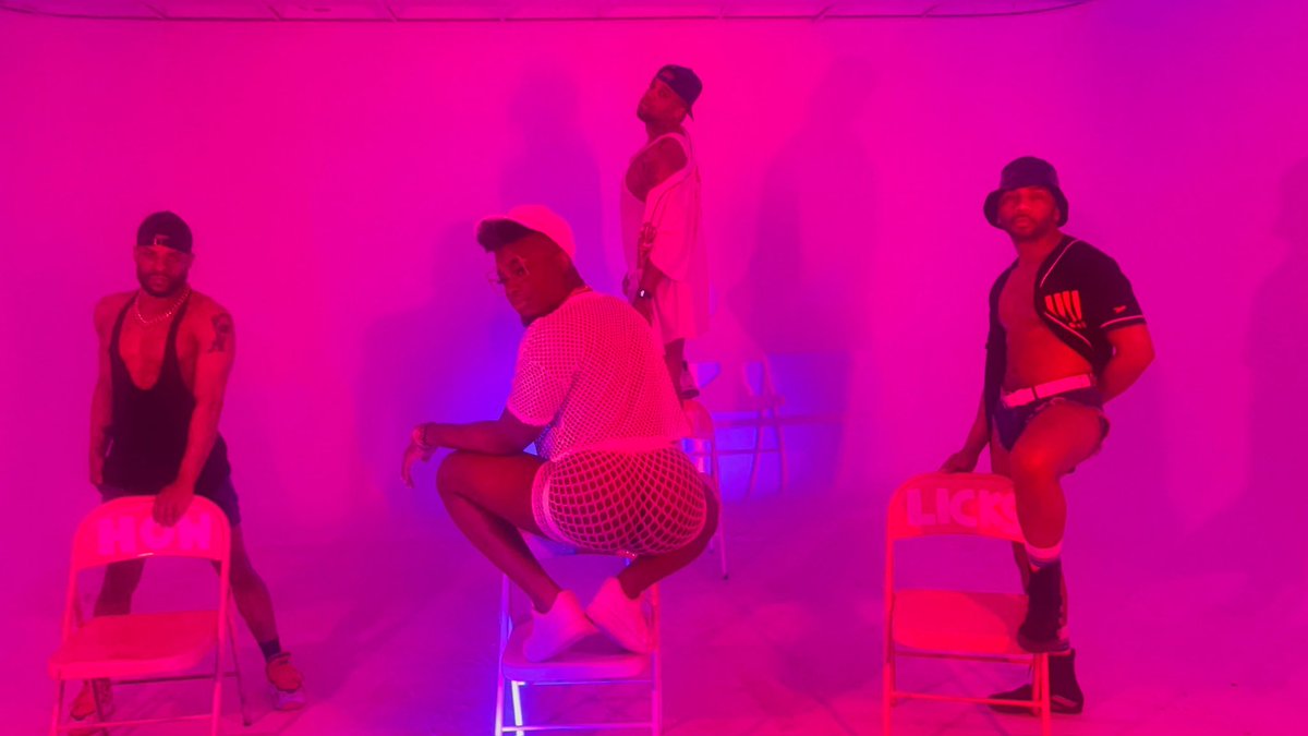 HeIsOliverTwiXt's tweet photo. Why am I just seeing this 👀⁉️🤣🤣
FUN FACT: The Freak Twixt version of #Hydraulics was originally suppose to close out #ChasingTheBeat
Yall l know I love the naked hustle and those who drive those lanes 💦💦💦 @datjonzboi & @XxxSoexquisite https://t.co/d5k3CG6FSe