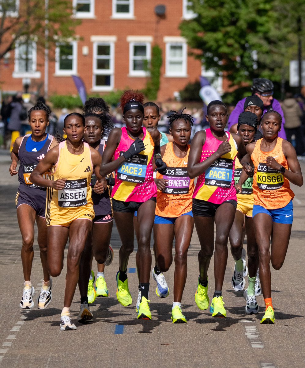 On the roads of London.

🟠🔵

📸 @LondonMarathon 

#TCSLondonMarathon #LondonMarathon #roadrace