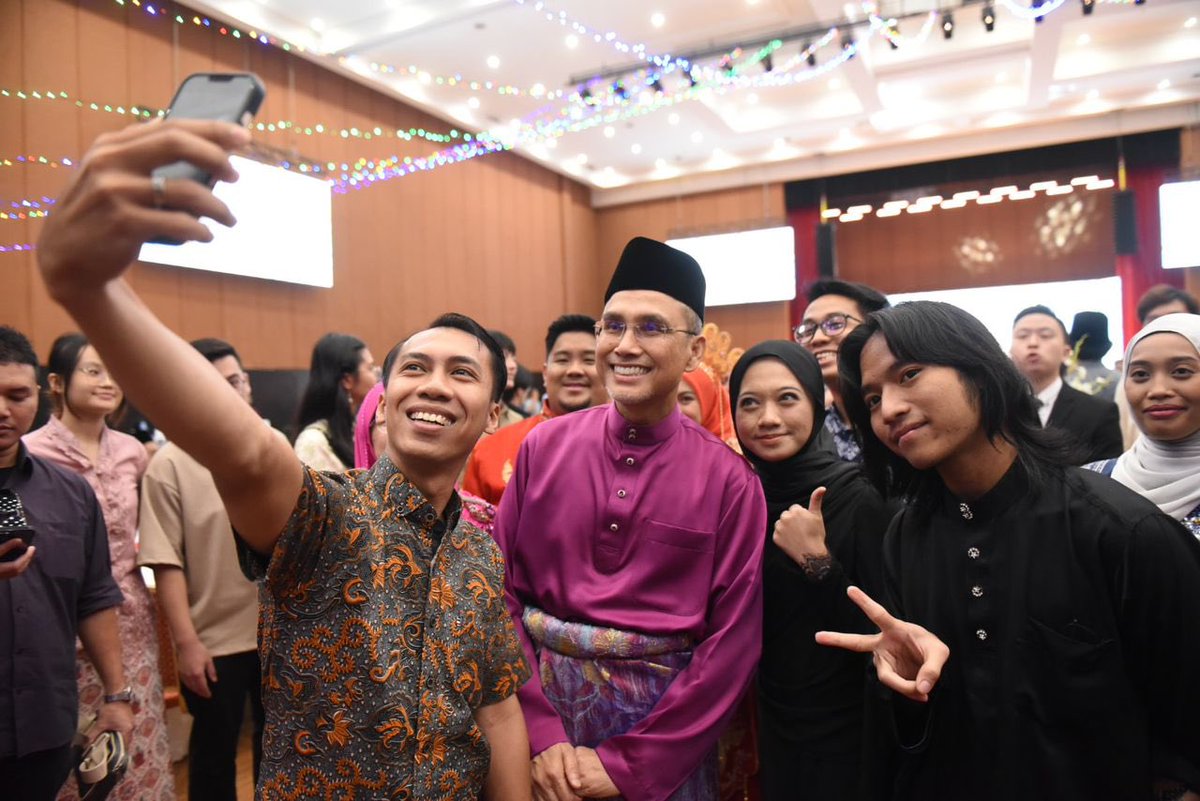 MohdShukriYajid's tweet photo. Celebration of love among the near and faraway families, alumni &amp; friends at the wedding ceremony for Muhammad @GohWJ97 &amp; Siti Nor Aisyah. Thanks to everyone and the organising committee on this memorable event. @MSUmalaysia @MSUcollege @YayasanMSU https://t.co/MdROsbjJBT