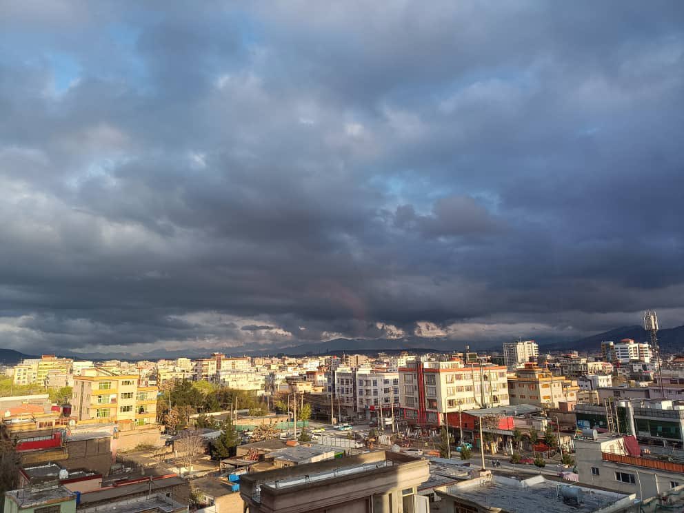 رهگذریم دنیا جای ما نیست و نخواهد بود. سختی ها هر چند سخت باشند، در پی آن آسانی است. این وعده ی (اللّٰه ﷻ) است و همین برای ما کافیست!