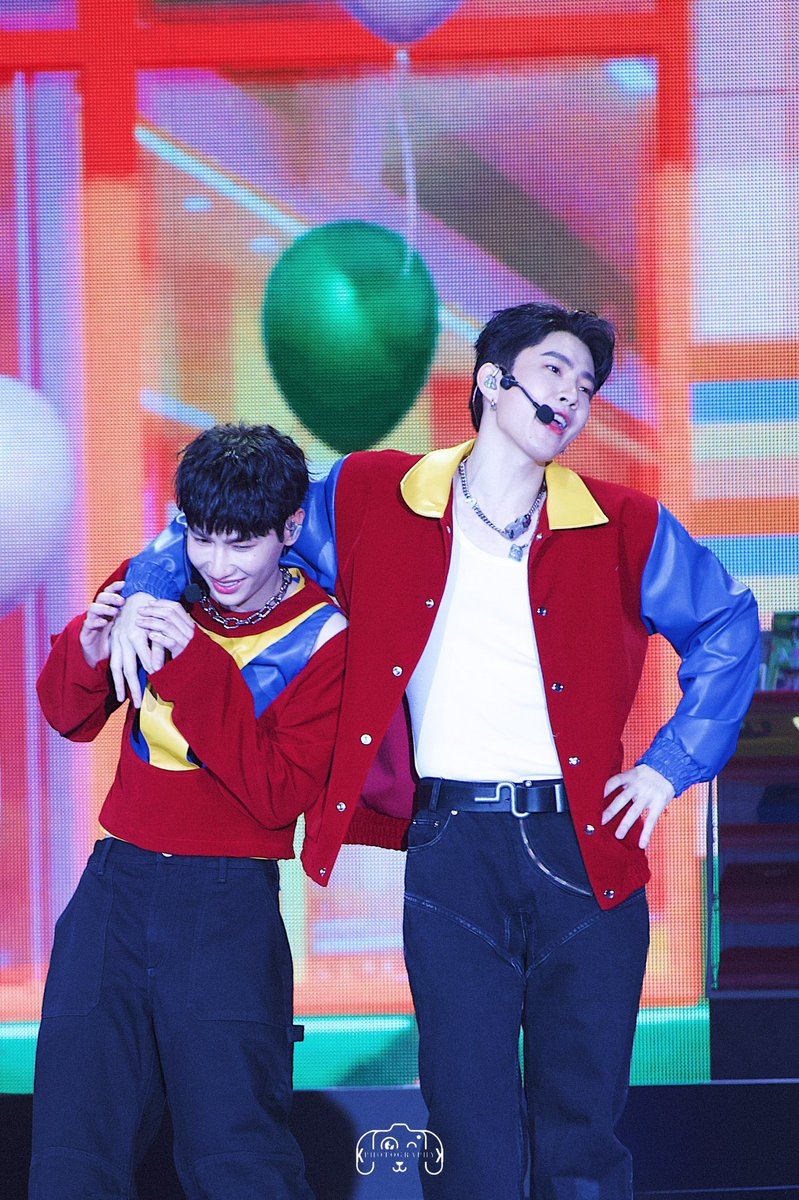 Iam2_dot_'s tweet photo. ૮ ･ ﻌ･ა
20.04.24
🤣🤣

#BABII247Concert
#OffGun #ออฟกัน
@off_tumcial @AtthaphanP 
#OffJumpol #ออฟจุมพล
#GunAtthaphan #กันอรรถพันธ์
#KKXOFFGUNJPGs https://t.co/ezm6oMRBfc