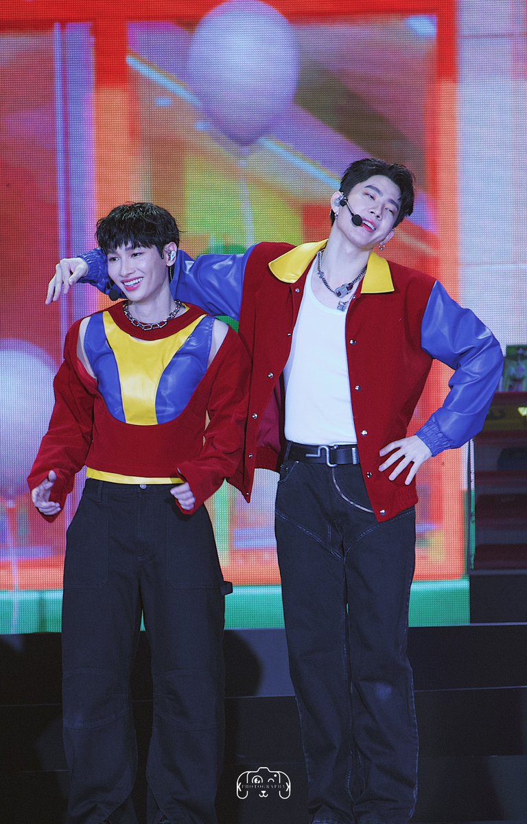 Iam2_dot_'s tweet photo. ૮ ･ ﻌ･ა
20.04.24
🤣🤣

#BABII247Concert
#OffGun #ออฟกัน
@off_tumcial @AtthaphanP 
#OffJumpol #ออฟจุมพล
#GunAtthaphan #กันอรรถพันธ์
#KKXOFFGUNJPGs https://t.co/ezm6oMRBfc