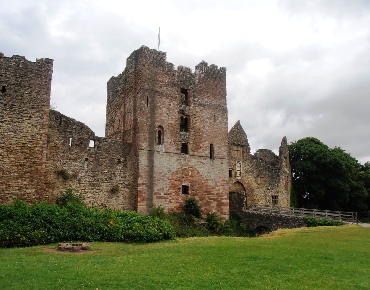 Delighted to be a guest today with Mary Anne Yard @maryanneyarde who is promoting A Court of Betrayal. Enjoy the Prologue and meet Joan de Geneville here, as her future as a Mortimer bride is mapped out by her grandfather ... Ludlow Castle, owned by Joan. maryanneyarde.blogspot.com/2024/04/will-s…