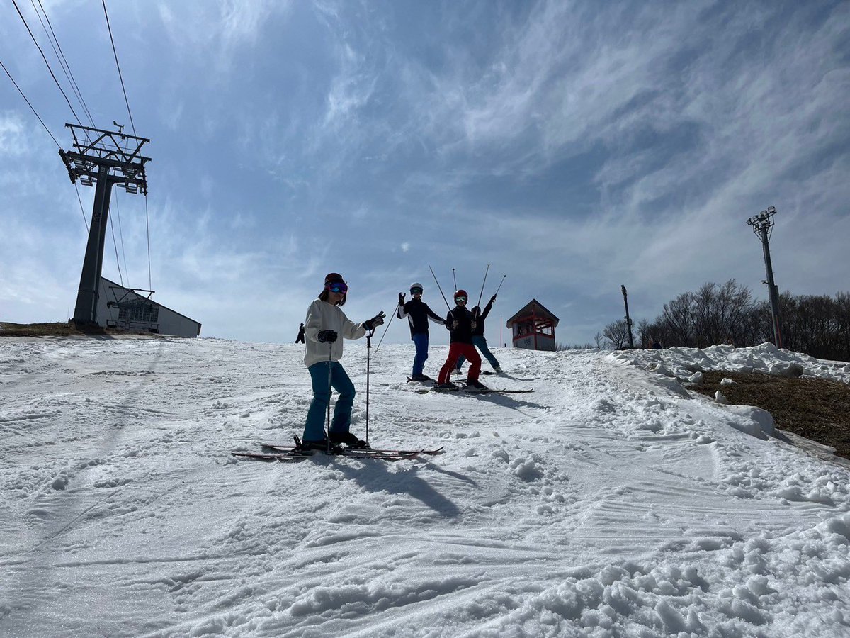 tusBLITZ's tweet photo. 昨日の新歓スキ���⛷️は無事に終わりました😆
参加してくれた方はありがとうございます♪🤩
参加できなかった方は5月中旬ごろに実施するBBQ🍖にぜひご参加下さい😉
参加した方もBBQで今日��は違うメンバーとも交流してみて下さい☺️
#新歓
#春から理科大
#スキー
#スキーサークル
#gala湯沢 https://t.co/kZE8qKX5TA