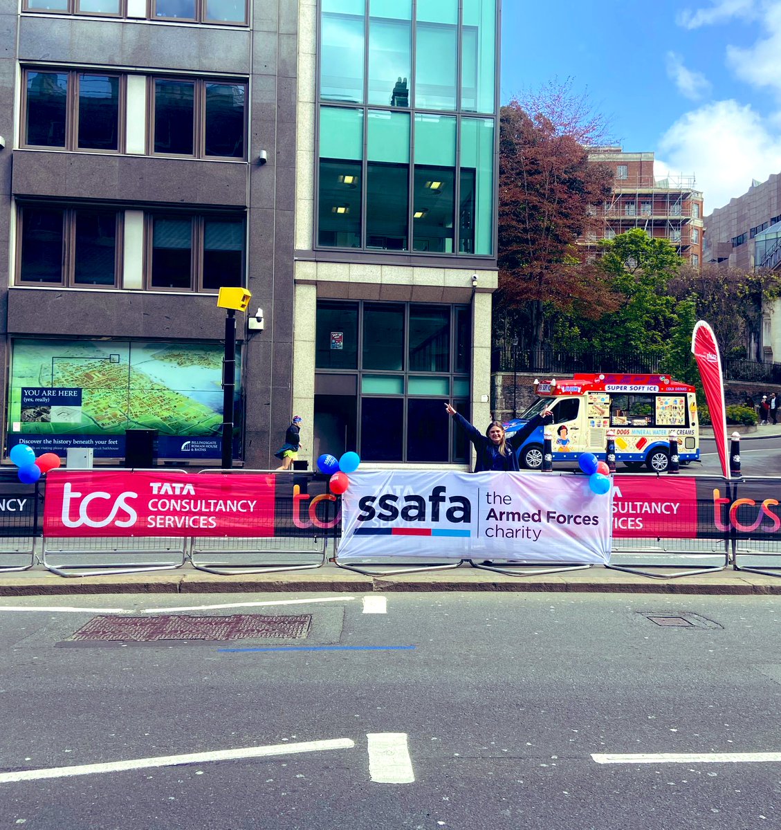 SSAFA's tweet image. This is London calling. We’re all in place for our @SSAFA #LondonMarathon heroes at our mile 12 and mile 23 cheer points. #WeRunTogether 

(Our mile 23 cheer point is very near SSAFA HQ, so very handy for the loo!)
