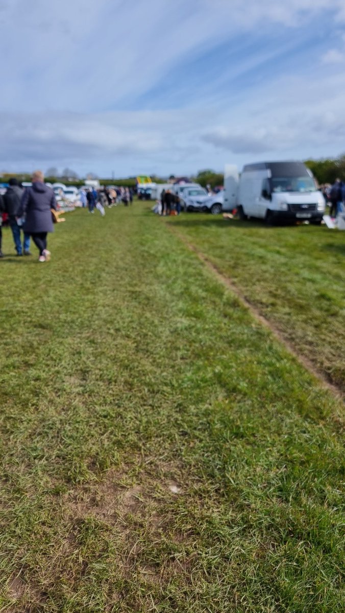 A bit sparse at the Lebberston car boot this morning but I spent 5 whole English pounds. The lady wanted 50pennies for the book by Boris but I gave her a quid as it really is a great read. Boris is far better suited to being an author and fibbing bastard rather than a PM.