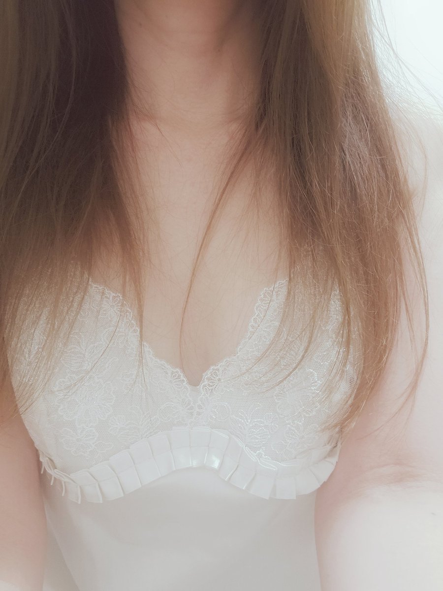 こんばんは！
今日は18時〜23時まで店舗の方に出勤してます💓
もし川崎に御用にある方は寄り道していきませんか〜😀💕
ご予約はDM→お返事で店舗電話お伝えさせて頂きます✨

雨降ってるのでお足元お気をつけて・・・🙏🏻 💕
 #川崎 #癒し #ぬるぬる