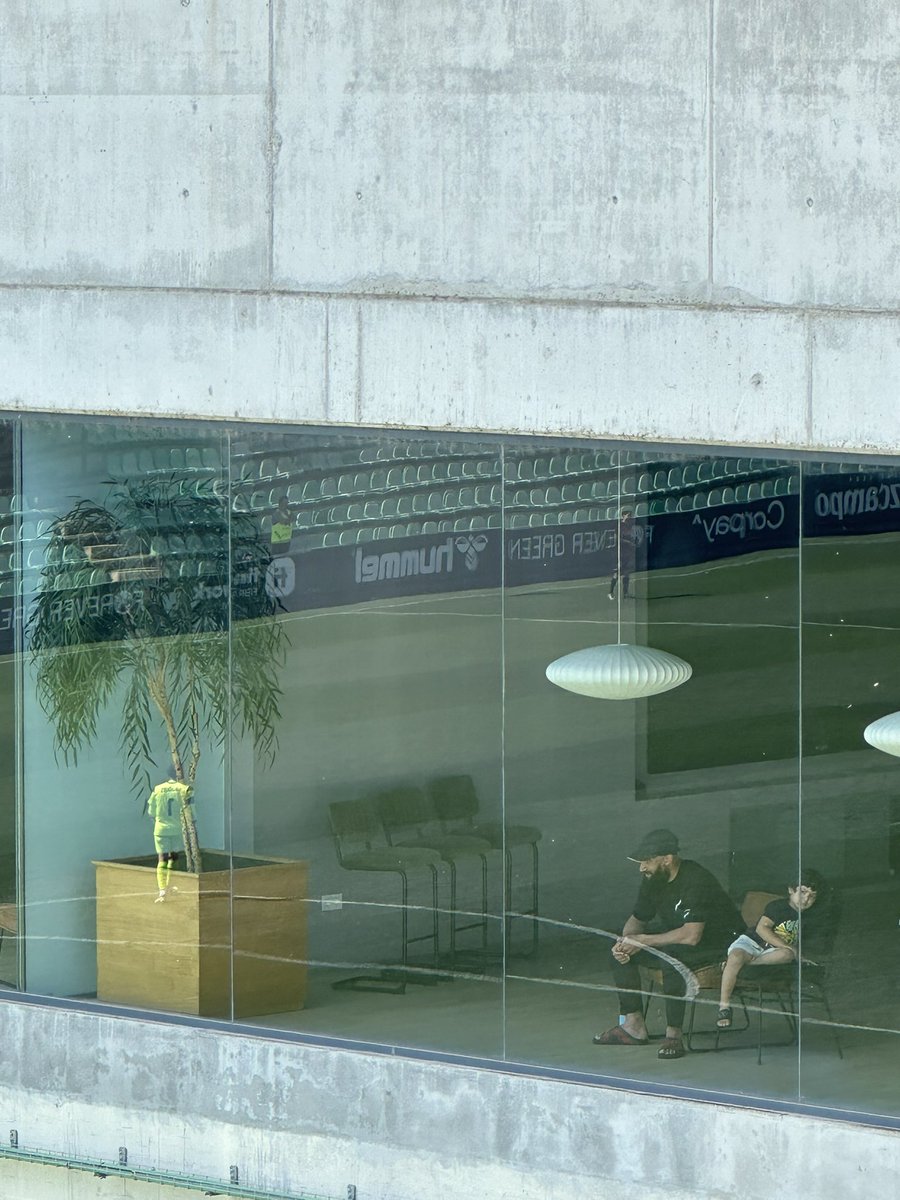 CapiFekir's tweet photo. Es el tío más comprometido del club desde que llegó.

No veré nada igual a Fekir en el Betis nunca. https://t.co/iXOPRnnaBk