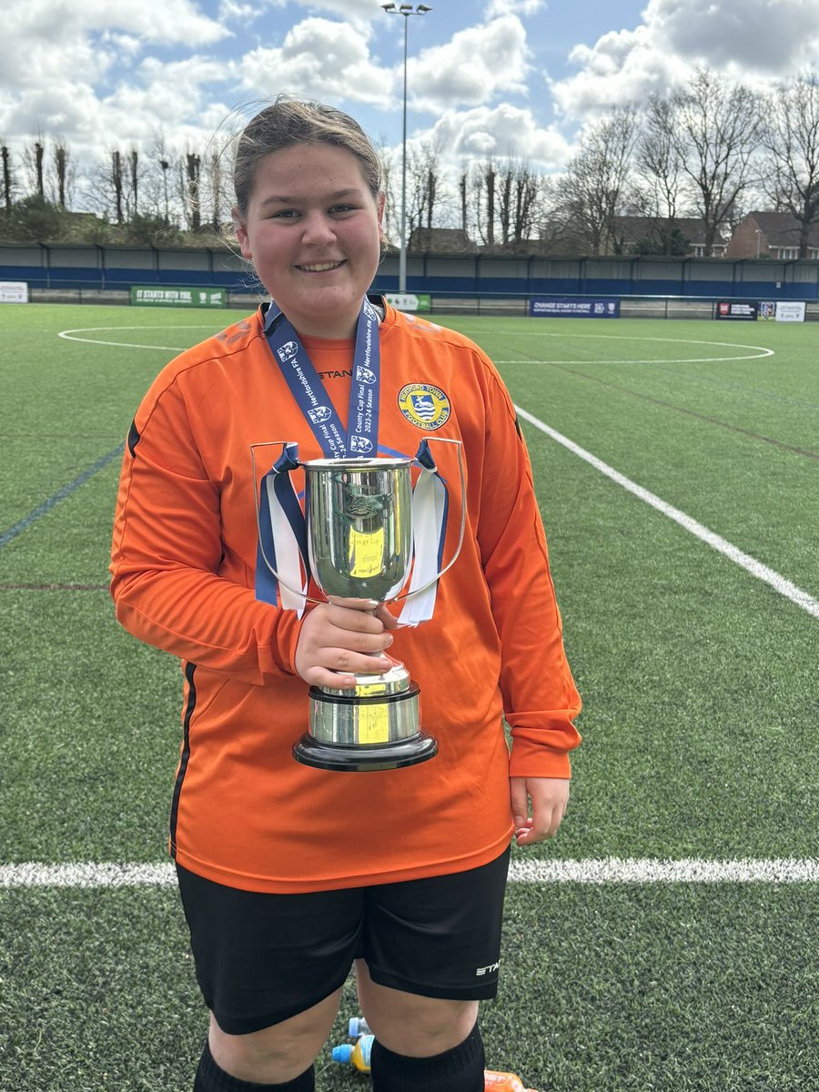 How it started vs how it’s going! 

First time in a goal aged 8 for bedwell Rangers vs goalkeeper for Hertford Town U14s and winning the county cup! 

❤️

#proud #girlsfootball #goalkeeper #thenandnow #throwback