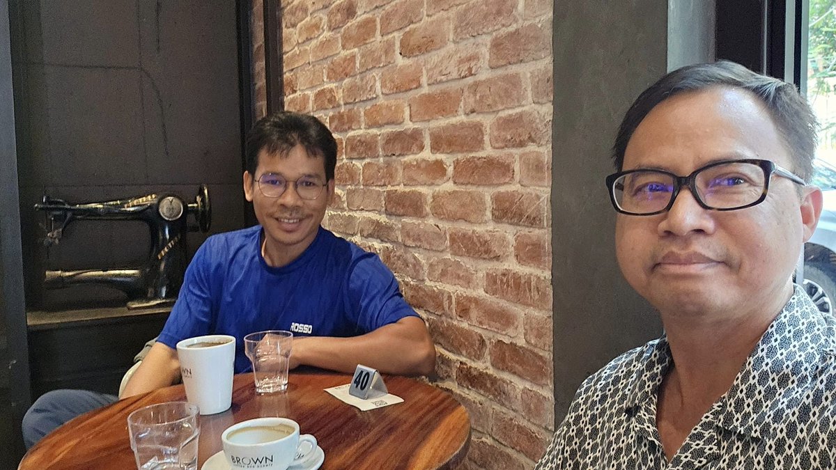 An informative and amicable morning coffee talk with Dr. #SamInn, the Secretary of State of #Cambodia's Ministry of Environment. Hoping to see and join the tree-planting and reforestation campaigns under the ministry's initiatives. Happy to be a critical friend😊