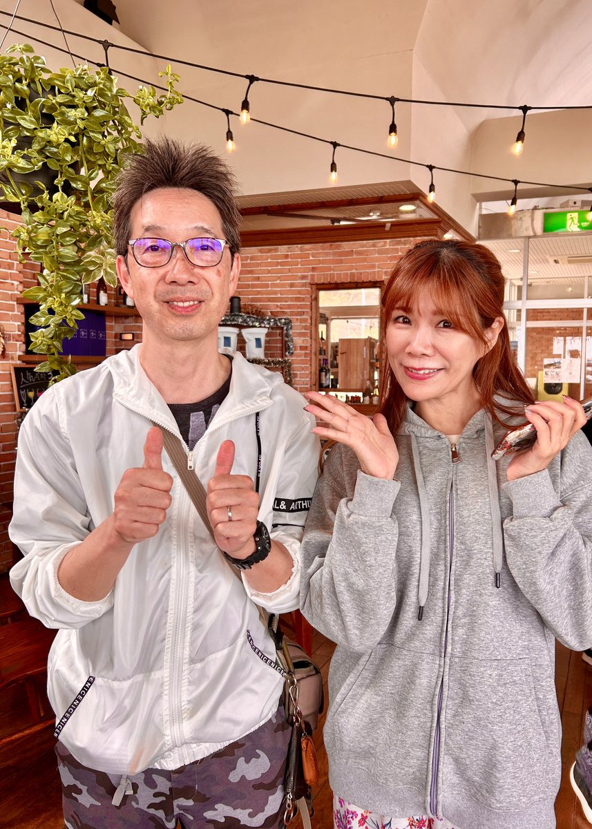 chi_bow_ver_up's tweet photo. ギネス認定世界一の開脚開運の女王･アパレルブランドAon Jasmine創業者の波辺有優美(あゆみさん)と、マントラ陰陽ヨガ、ランチ会、ビーチクリーンを地元横須賀観音崎にあるレストラン「マテリア」で体験してきました☆☆☆
＃ヨガウェアコーデ
＃横須賀ヨガ
＃ビーチクリーン
＃パークヨガ
＃マントラ https://t.co/SlVwjGSaJB