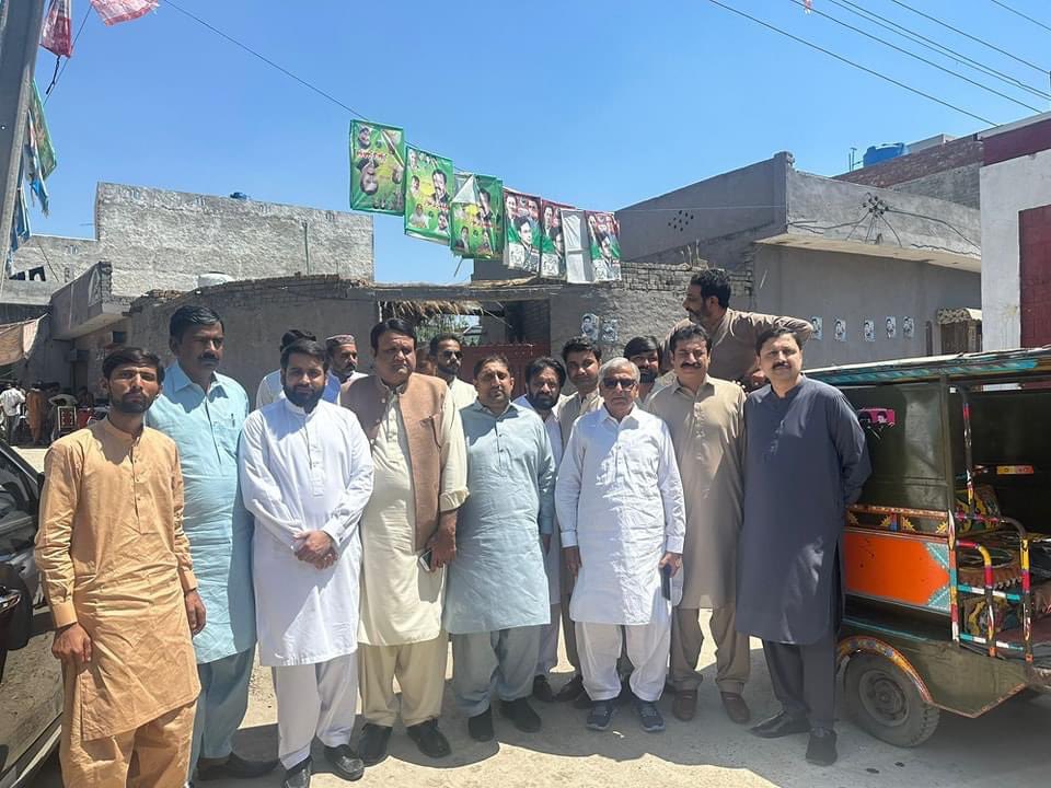 IKTodayPk's tweet photo. لاہور: ممبر قومی اسمبلی رائے حسن نواز خاں اور بیرسٹر رائے محمد اقبال خاں کا پی پی 158 پولنگ اسٹیشن گھانکڑ کا دورہ. @RaiMohammad_ https://t.co/CFokJl4ocr
