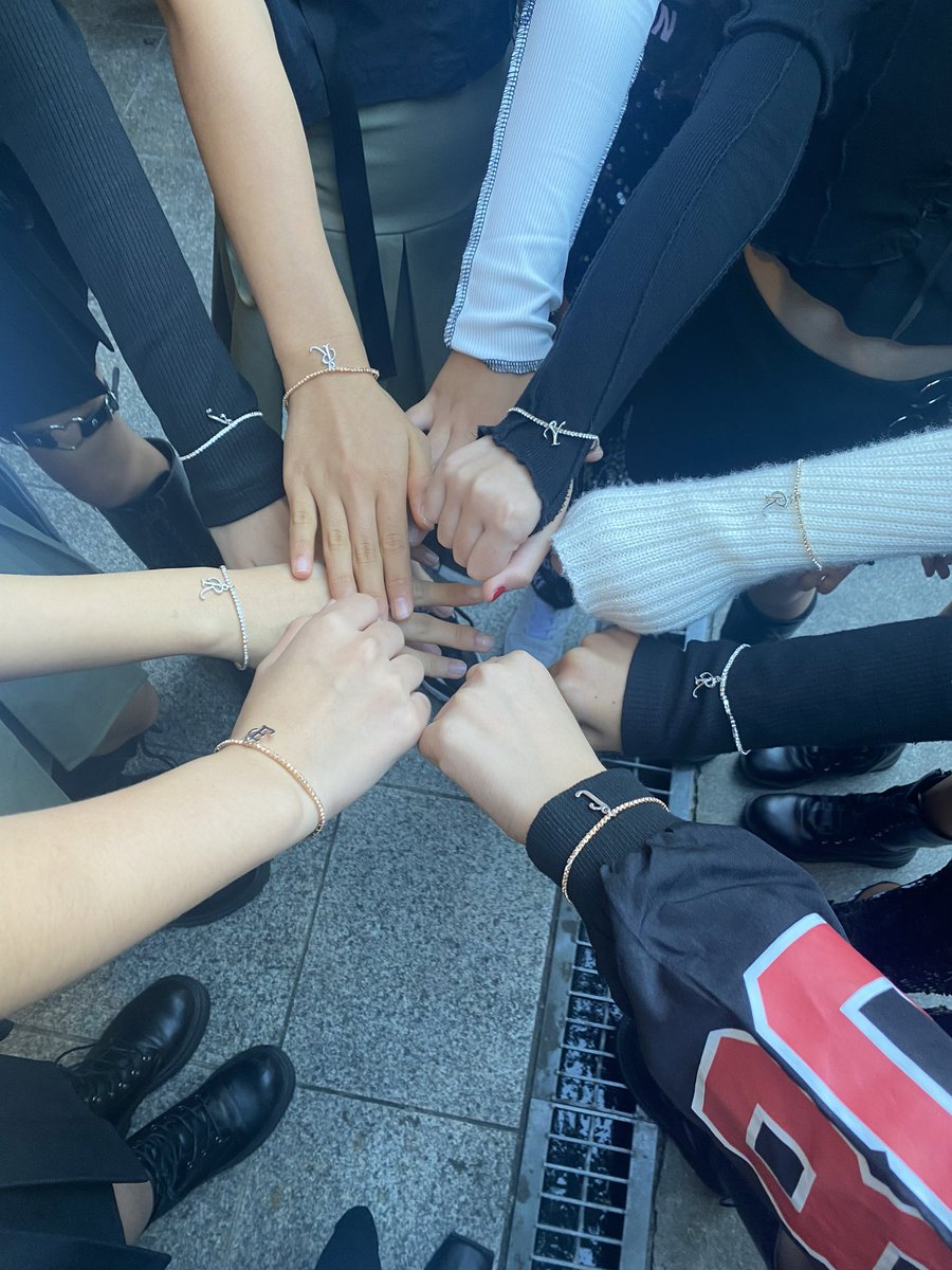 edamomoka's tweet photo. K-POPカバーイベントK♡Holicに選抜生徒を2チーム出演させていただきました！構成、音源、衣装全てプロデュースしました💗みんなが楽しんでいてステージでキラキラしている姿を見れてとっても嬉しかったー！最高な時間をありがとう、大好き👸🏻保護者の皆様、スタッフ関係者の皆様有難うございました！ https://t.co/LFkk2gGJgT