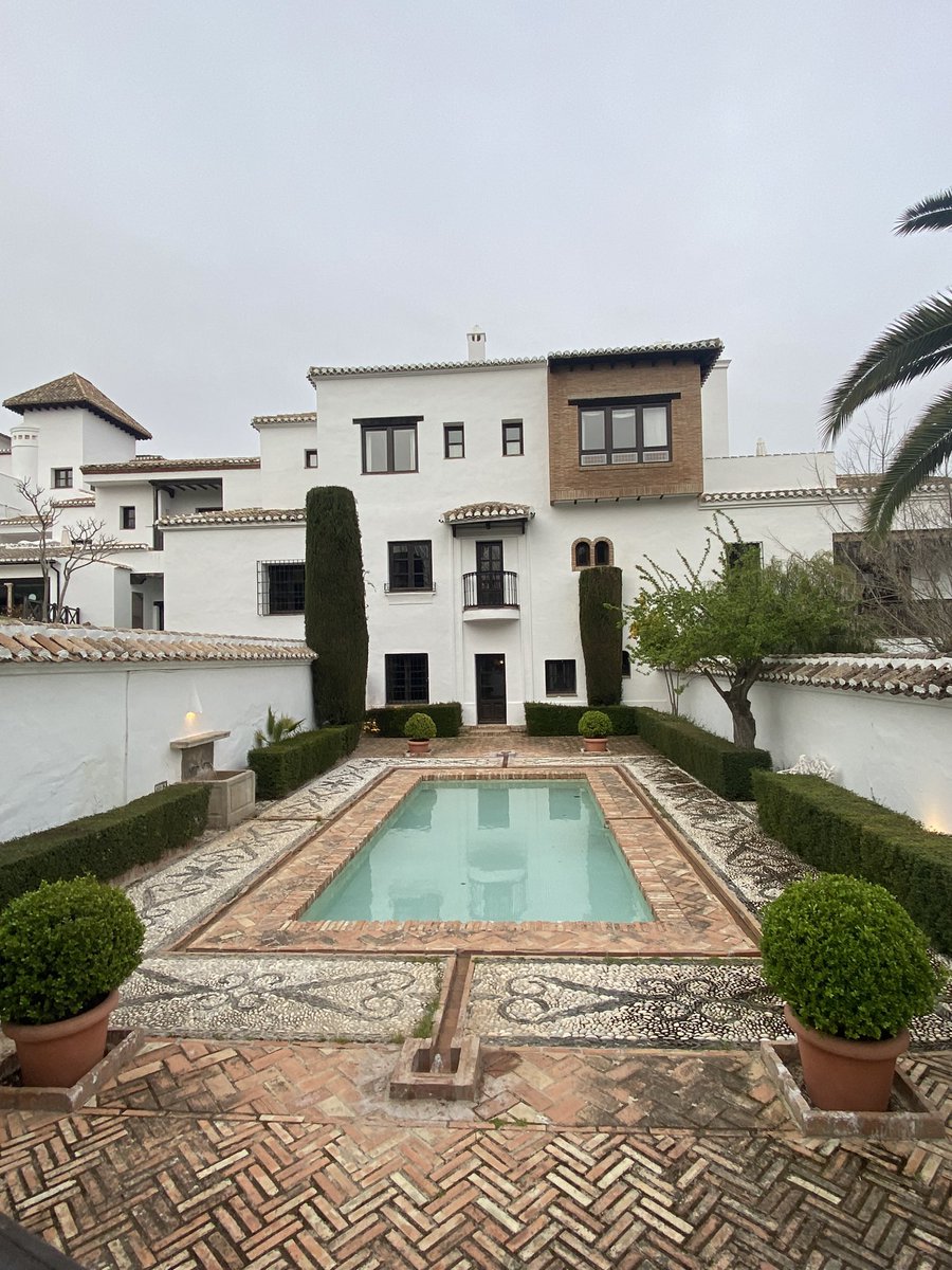 En pleno campo andaluz, uno de los hoteles más bellos del mundo y un restaurante estupendo. En anatomiadelgusto.com