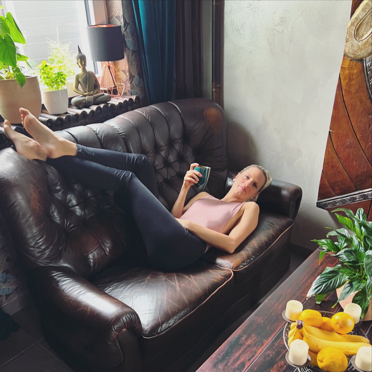 Tief durchatmen und den Moment genießen 😌❤️
#sonntag #wochenende #metime #entspannung #tee #kaffee #schnuggie91 #mydirtyhobby 

sophie.pink