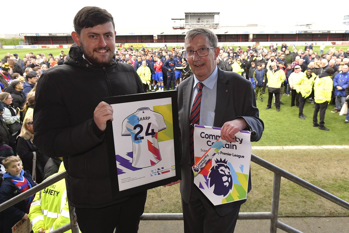 Matthew Sharp, @daggerstrust Admin Assistant, received his PLCF Community Captain Award from @Dag_RedFC CEO Steve Thompson after @TheVanaramaNL match versus @OfficialShots In front of the First Team & supporters. @TheNLTrust @PLCommunities @westandcoe @ChigwellC @SportsHoldings