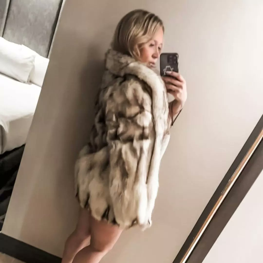 Marysandy468's tweet photo. I had to take a moment to appreciate this whole ensemble from our Top Fan private cocktail party. I knew I needed this dress the moment I saw it and now I know why! lol 
The fur coat is vintage from the 80’s and what better place to wear it than in Las Vegas? 😍
#lasvegas # https://t.co/yYjAg4YPXr