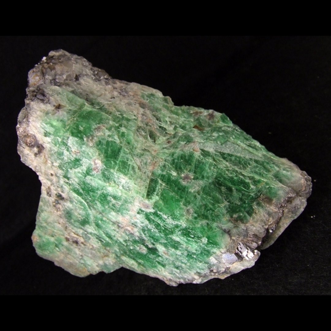 What's in that rock? ⛏️ Can you identify this unique Aussie mineral? 💚 Its green colour comes from lead. 💚 It's exclusively found in the Broken Hill area. 💚 Examinations in our labs have shown it's mildly radioactive. Find the answer: spr.ly/6013bOYfz 📷 | @mindat