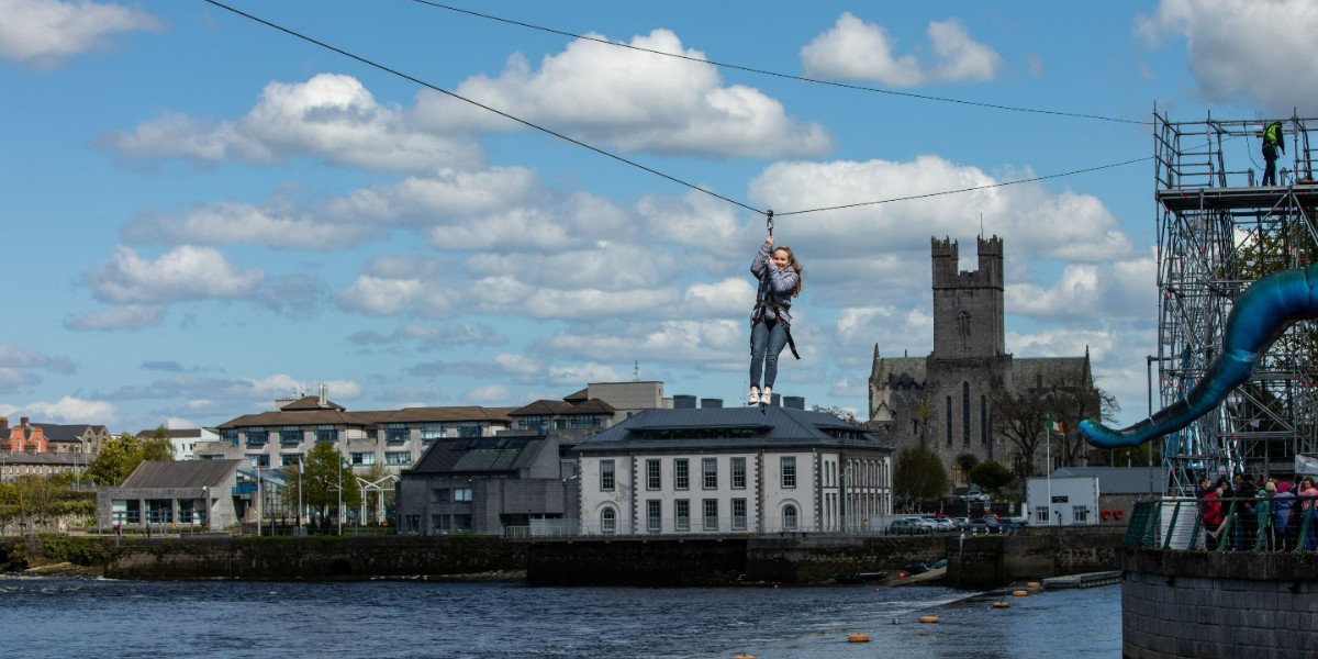 🚀 Hold onto your hats! 🚀 Get ready for adrenaline-packed adventure at Arthur’s Quay Park with our Duel/Double Zipline! 🌉 From Friday, May 3rd to Monday, May 6th, zip over the River Shannon. 

More: brnw.ch/21wJ1xS

#RiverfestLimerick #Limerick #LimerickEdgeEmbrace