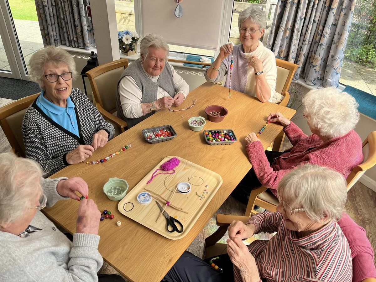 Pratt House residents had a lovely afternoon crafting a magnificent sun catcher for their dining room ☀️ It's stunning, & weather permitting, it will hopefully be catching the morning sunshine to create a wonderful display of light. Discover Pratt House: abbeyfield.com/residential-ca…