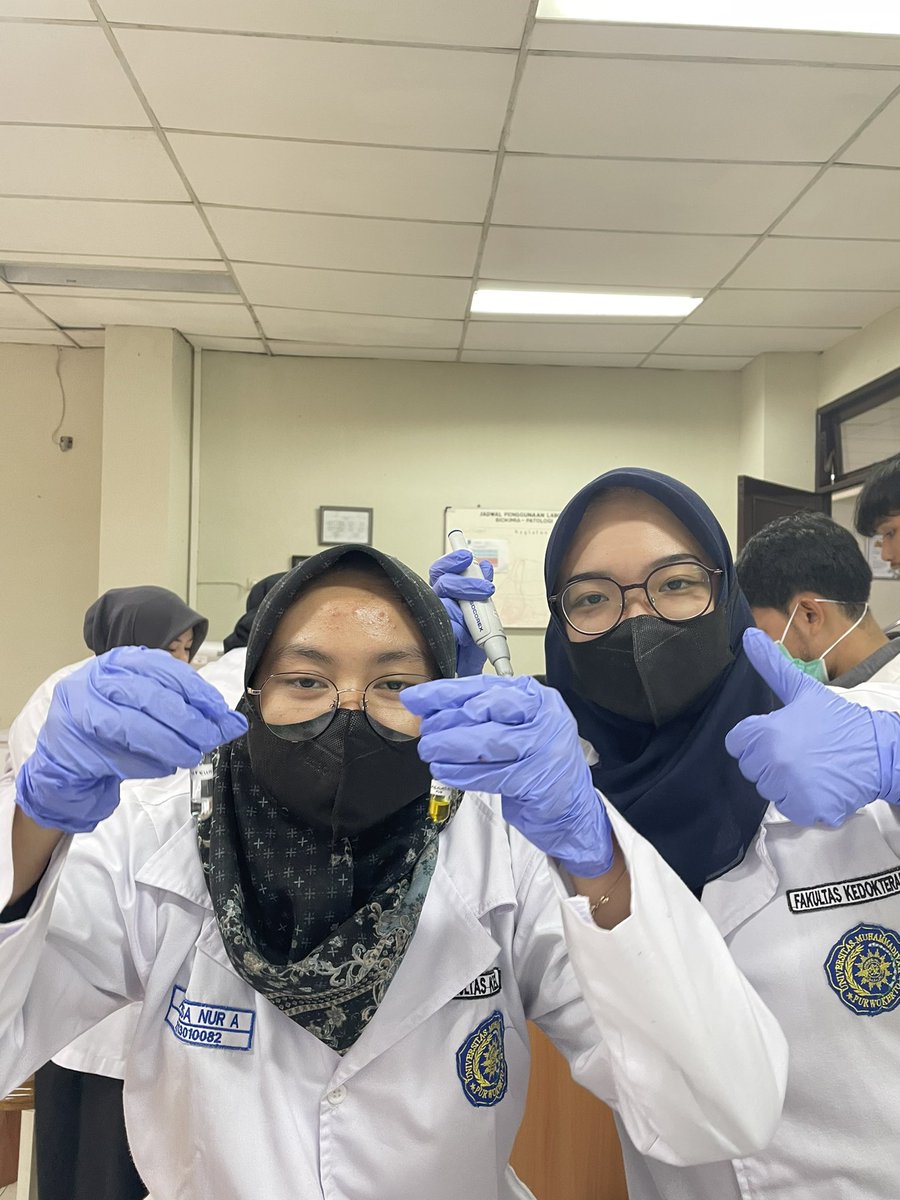 haeeceuu's tweet photo. praktikum cape tp seru https://t.co/M56oAicjUJ
