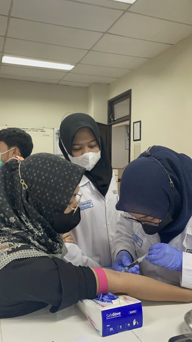haeeceuu's tweet photo. praktikum cape tp seru https://t.co/M56oAicjUJ