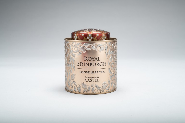 ☕Ready to 'spill the tea' on #NationalTeaDay? Take a piece of Edinburgh home and catch up with friends in true royal style. 🏰Available in loose leaf and tea bags, blended exclusively by Brodies who have been blending tea in Scotland since 1867. ow.ly/wCIr50RjZEq