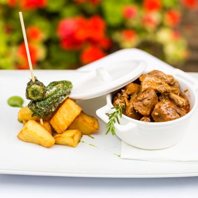 paradores's tweet photo. Un planazo para los domingos 🥂

Ven a conocer nuestros espacios gastronómicos en los que te puedes comer ricas raciones y platos 🥰

No hay que estar alojado para hacer un plan muy Paradores 😋

¿No sabes a cuál ir? Échales un ojo y descúbrelos todos👉https://t.co/y9LV87NeBv https://t.co/uDfznT7Zc0