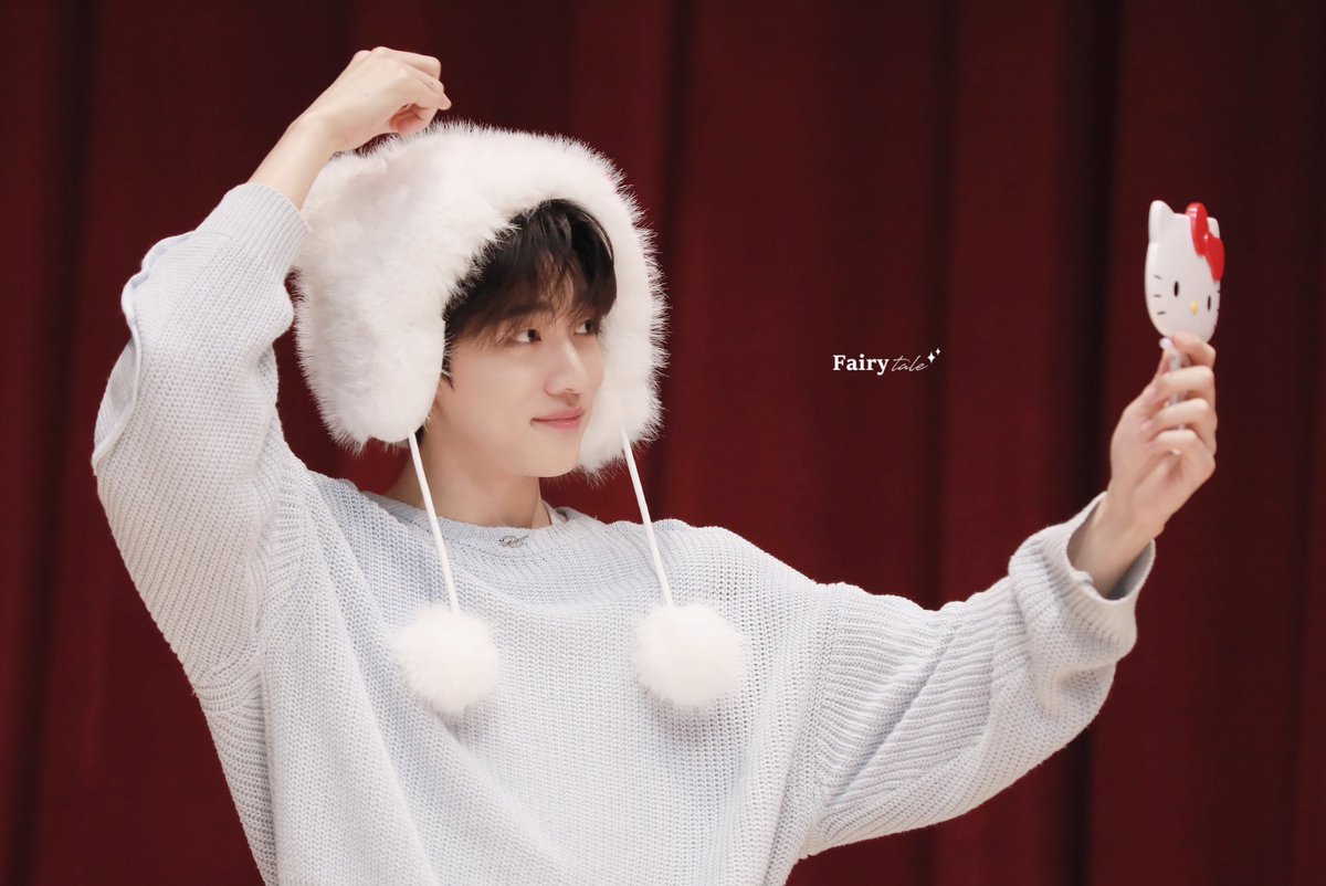 กระจกวิเศษณ์บอกข้าเถิด ใครงามเลิศในปฐพี แงงงงงงงงง น้อนแจชานสวยมาก  น่ารักมาก  เฮ้ลลลลลลมีพลีส  สสำลักความสวยตุยเย่แล้ว  มัมหมีใจสั่นมาก #재찬 #JAECHAN