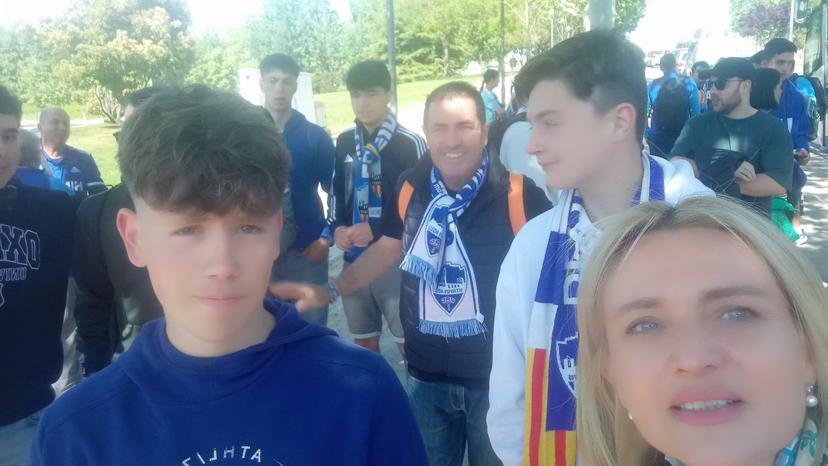 meri_feliu's tweet photo. 📢Camí de Cerdanyola per animar al @Lleida_Esportiu 💙💪💙 Avui serà un gran dia, som-hi afició, som-hi equip!!⚽⚽ #Lleida #futbolcat @BluesNord #SegundaRFEF  @LuisPereiraBarr #liders #LleidaEsportiu https://t.co/oTS9LsmJLX