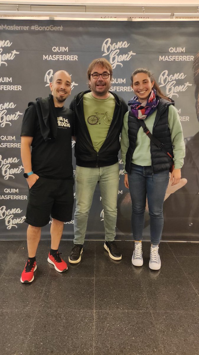 AlexLeyvaLpez's tweet photo. Molt bona estona la que he passat amb @nuria_dago veient al gran @QuimMasferrer a Tremp. Tu si que ets Bona Gent! #BonaGent #LaLiraTremp #Històriesdelpúblic #Granespectacle #Riuresambcompanyiamultipliquen #Regaldecumple https://t.co/GTzFewr1i2