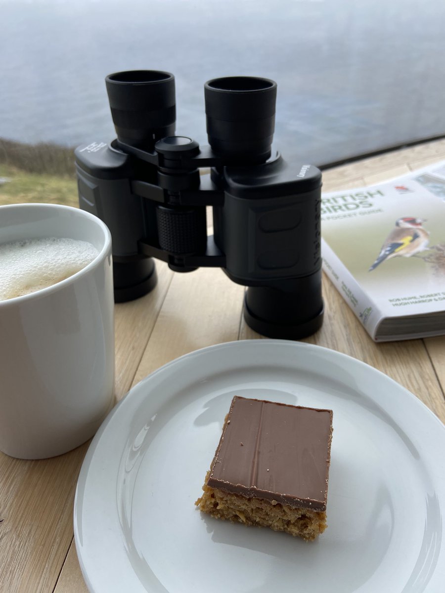 It’s the first of our Sunday Socials at Sumburgh Head, and what a turnout! We’ll likely run on until 1 o’clock, so if you’re in the area, and would like to join us, please come along. #SuperSeabirdSunday