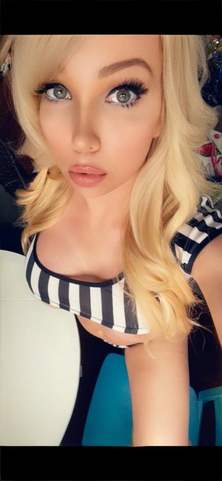 I'll be your clown Behind the glass Go 'head and laugh 'Cause it's funny I would too If I saw me https://t